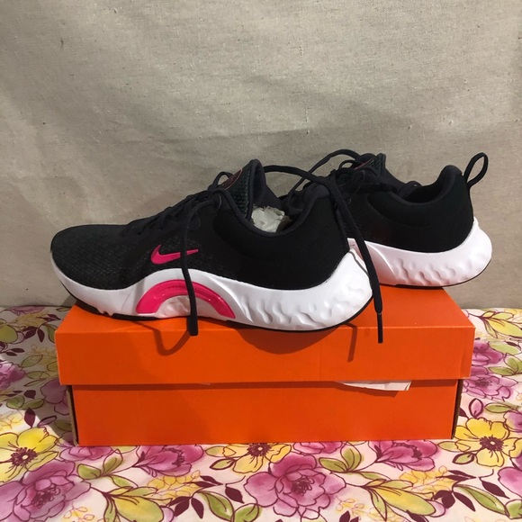 Nike Women Running Shoe - Picture 2 of 7